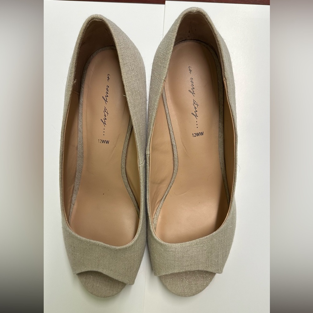 In Every Story women’s wedges. Size 12 Wide
